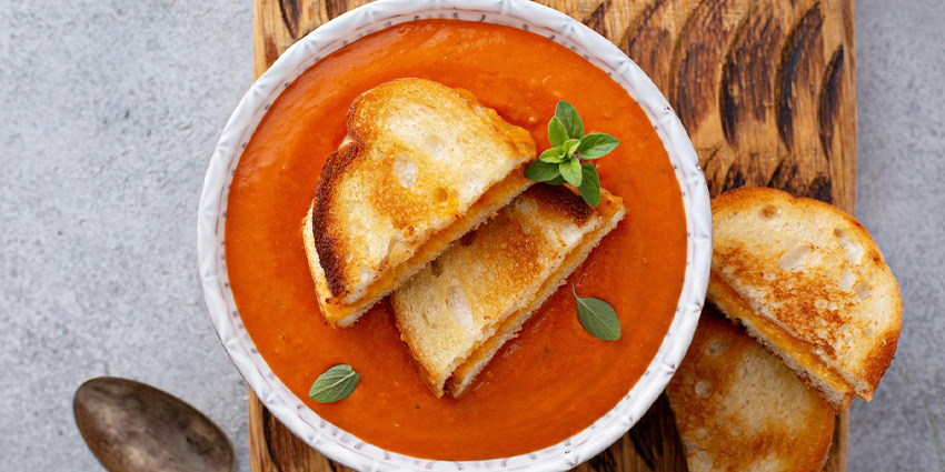 Recetas calientes con tomates: sopas y salsas